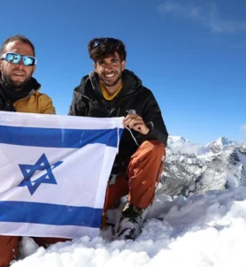 Island Peak Climbing 18 days.