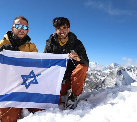 Island Peak Climbing 18 days.